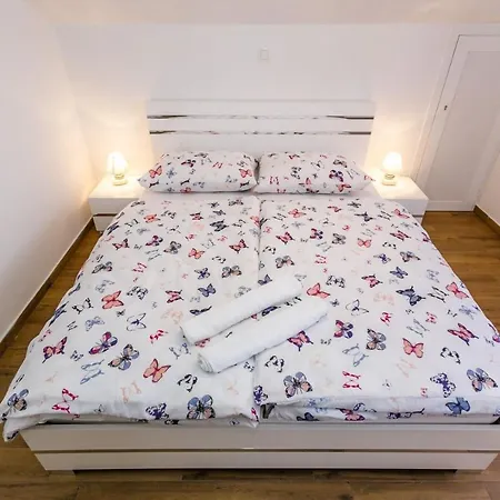 Apartament Mare *